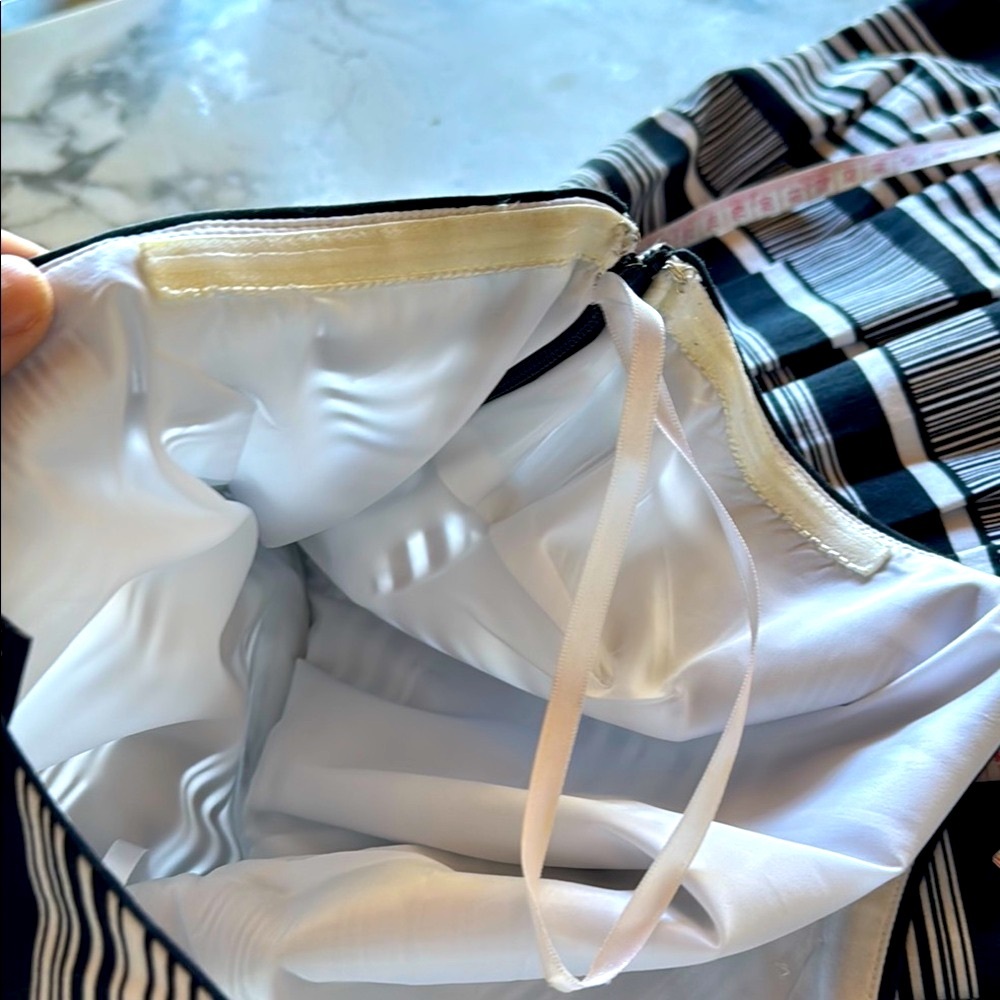 White House Black Market Striped Black & White One-Shoulder Dress Size 00 - Picture 12 of 15